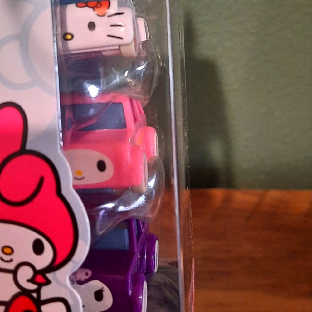Hello Kitty and Friends Toy Car Set Series 1 - Picture 3 of 4